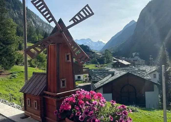 Gemuetliche Mit Bergblick